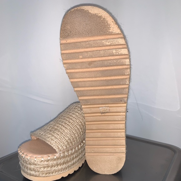 Platform slide - Picture 3 of 3